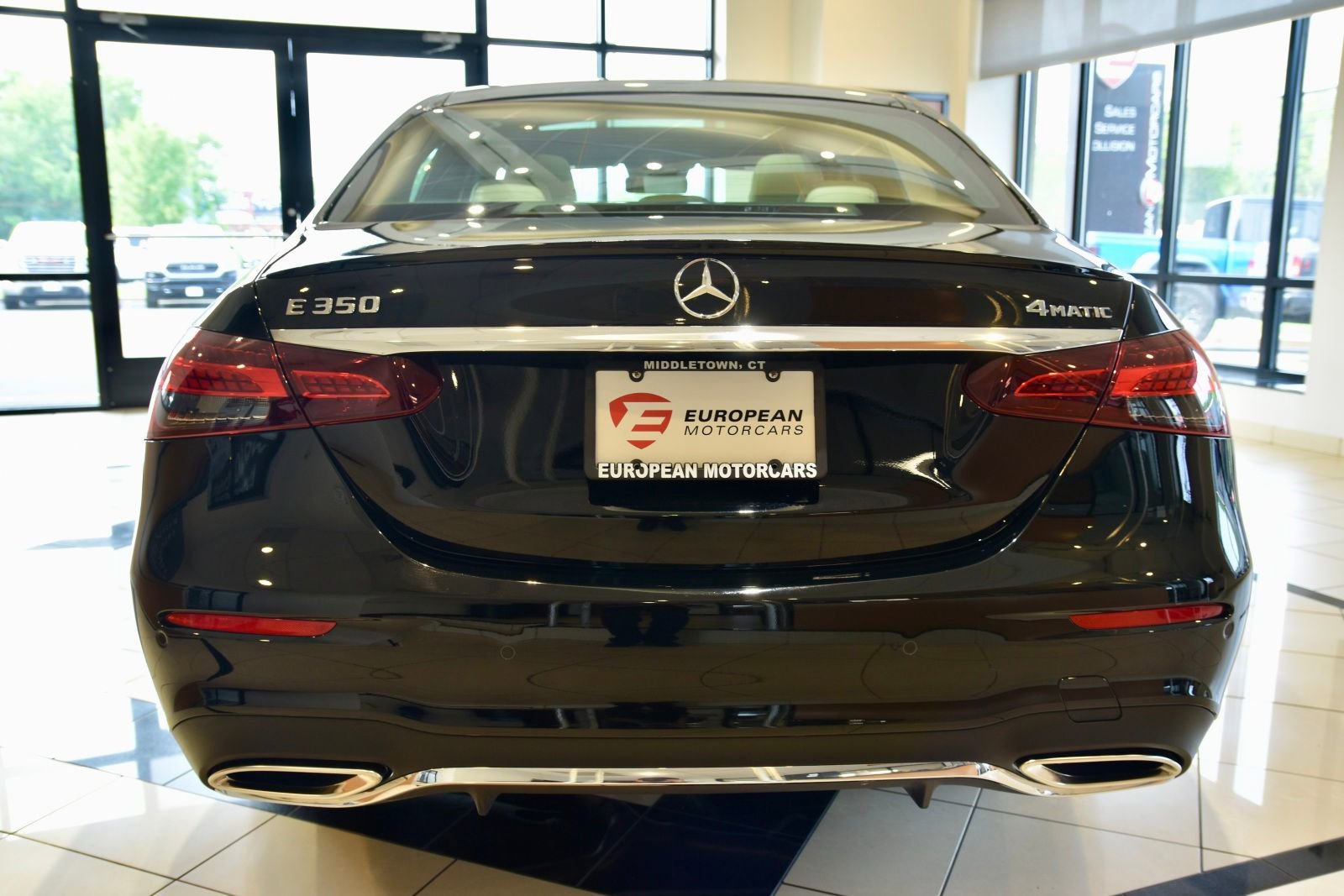 Used 2023 Mercedes-Benz E 350 4MATIC Sedan image 5