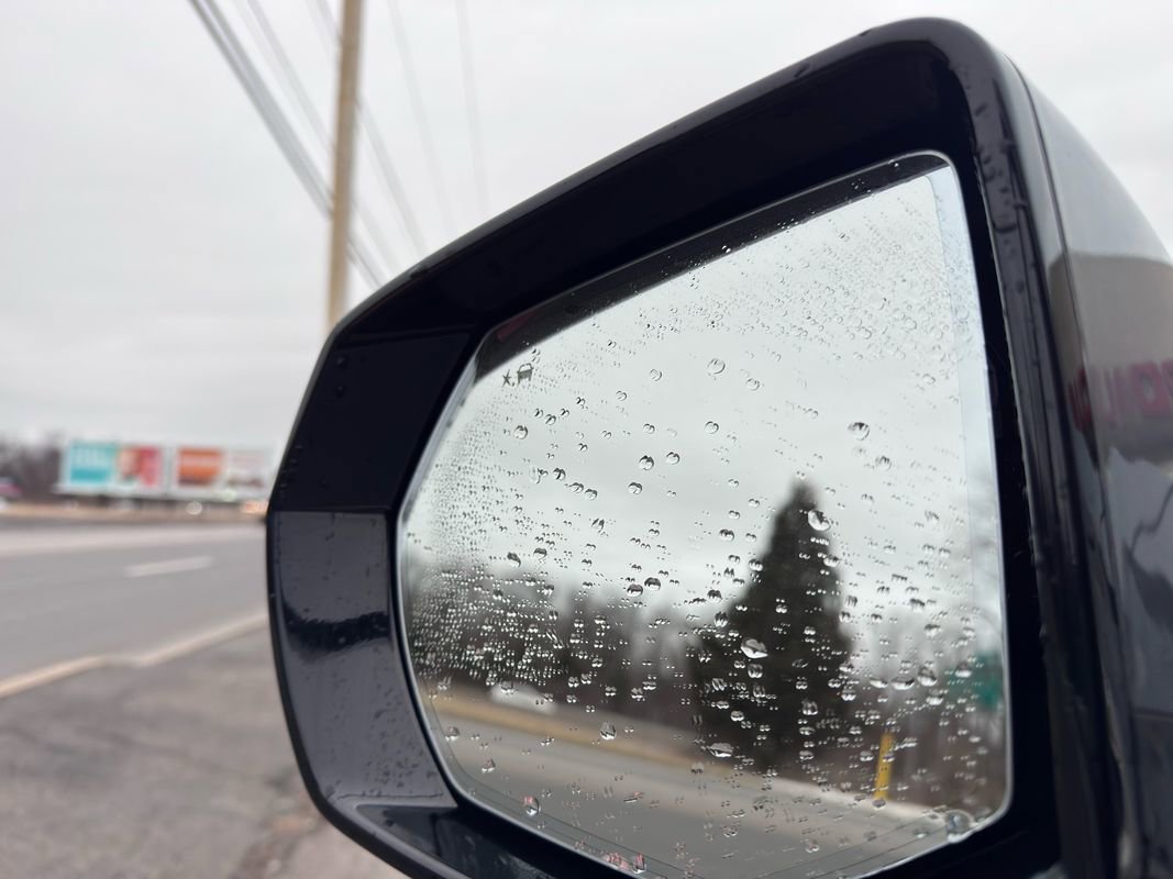 Used 2022 GMC Yukon Denali w/ Denali Premium Package image 13