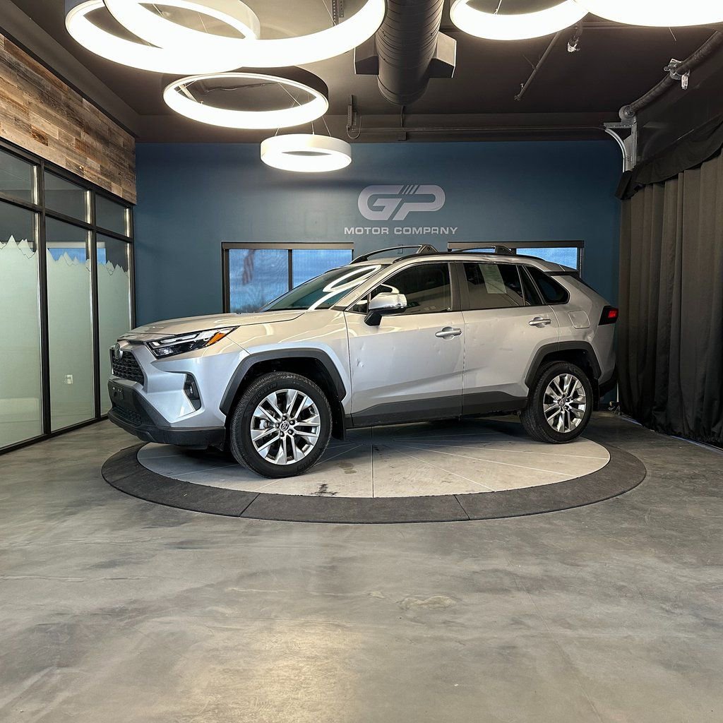Used 2023 Toyota RAV4 XLE Premium image 7