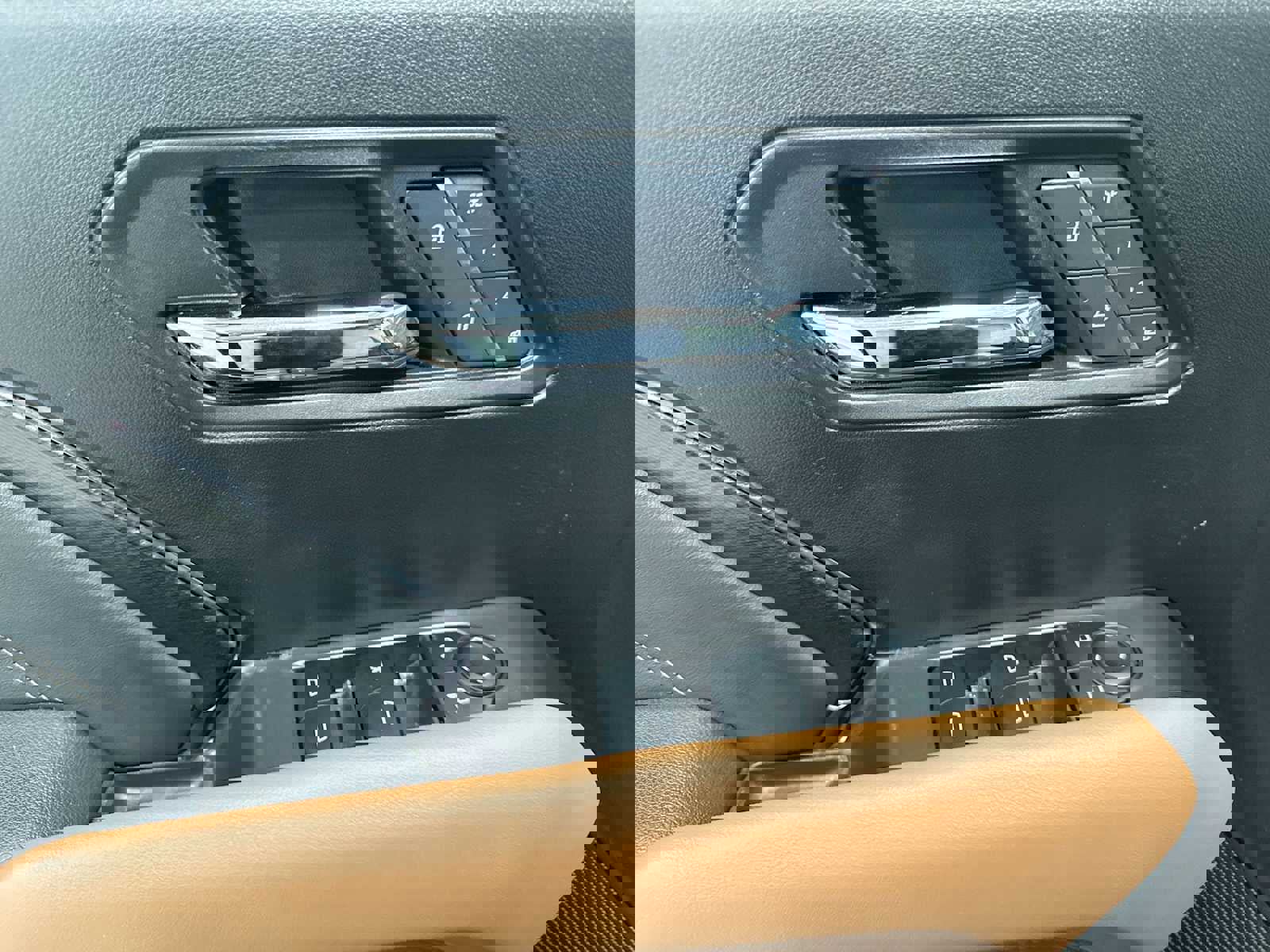 Used 2024 GMC Canyon AT4 w/ AT4 Premium Package image 12