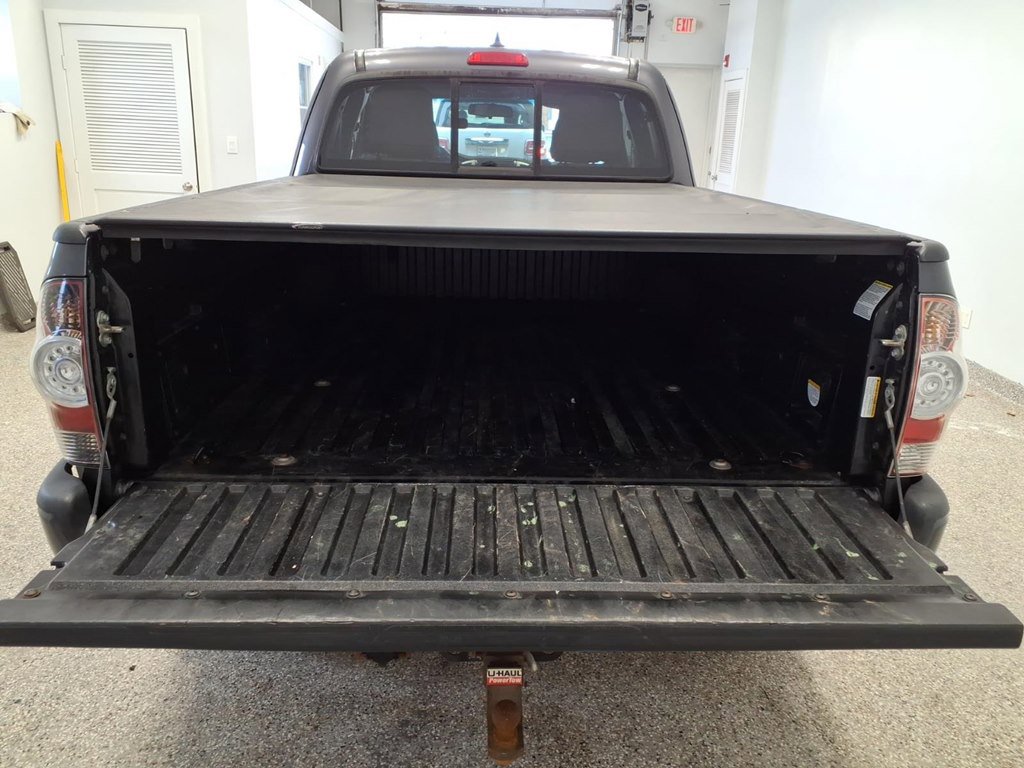 Used 2015 Toyota Tacoma 4x4 Access Cab V6 w/ TRD Sport Package image 22