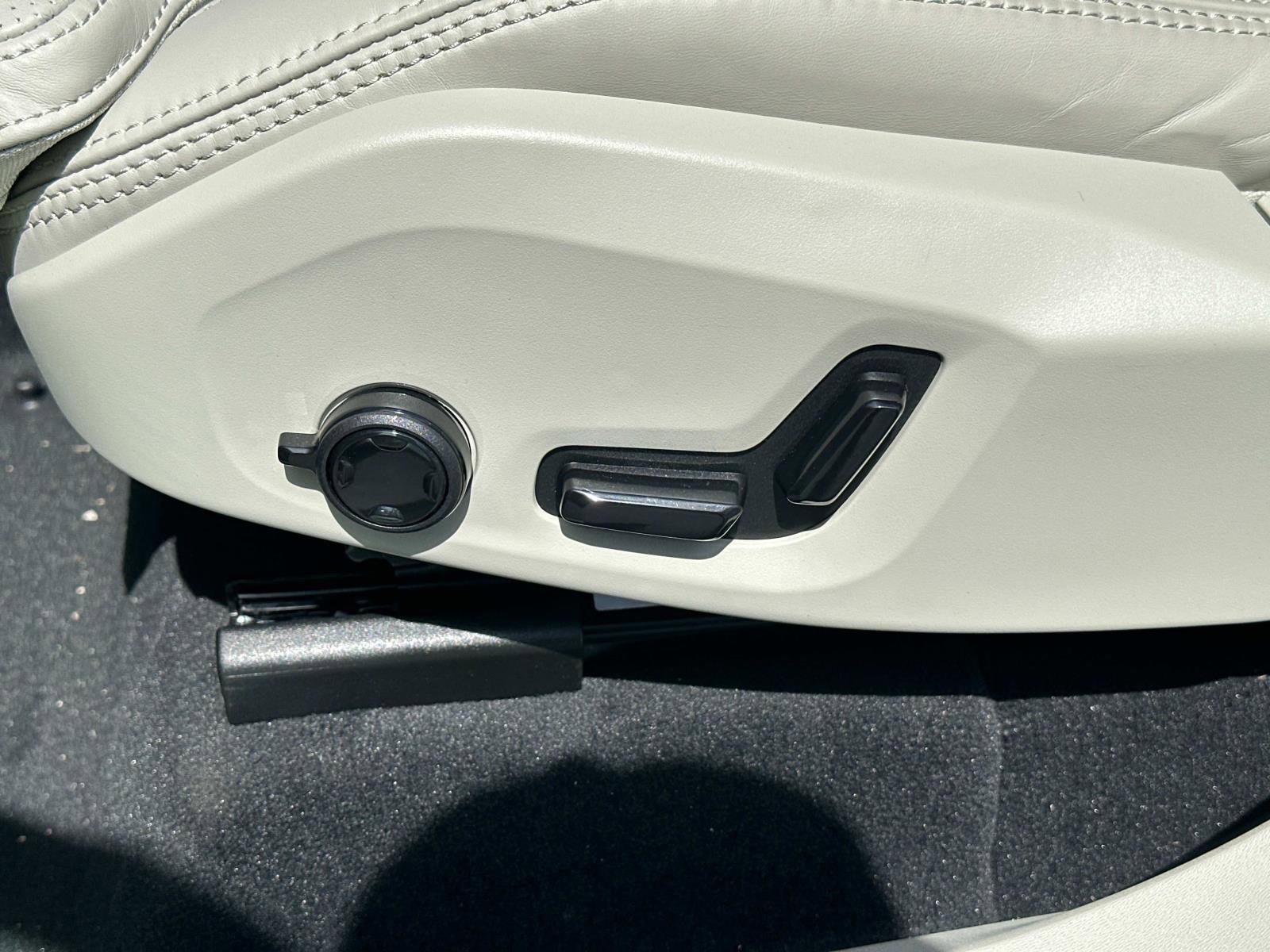 New 2026 Volvo XC90 T8 Ultra image 14