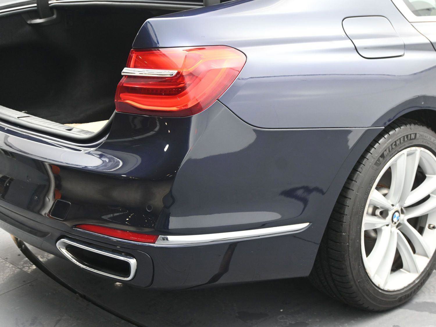 Used 2018 BMW 750i xDrive image 18