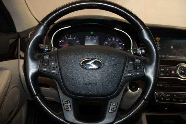 Used 2016 Kia Cadenza Premium image 19