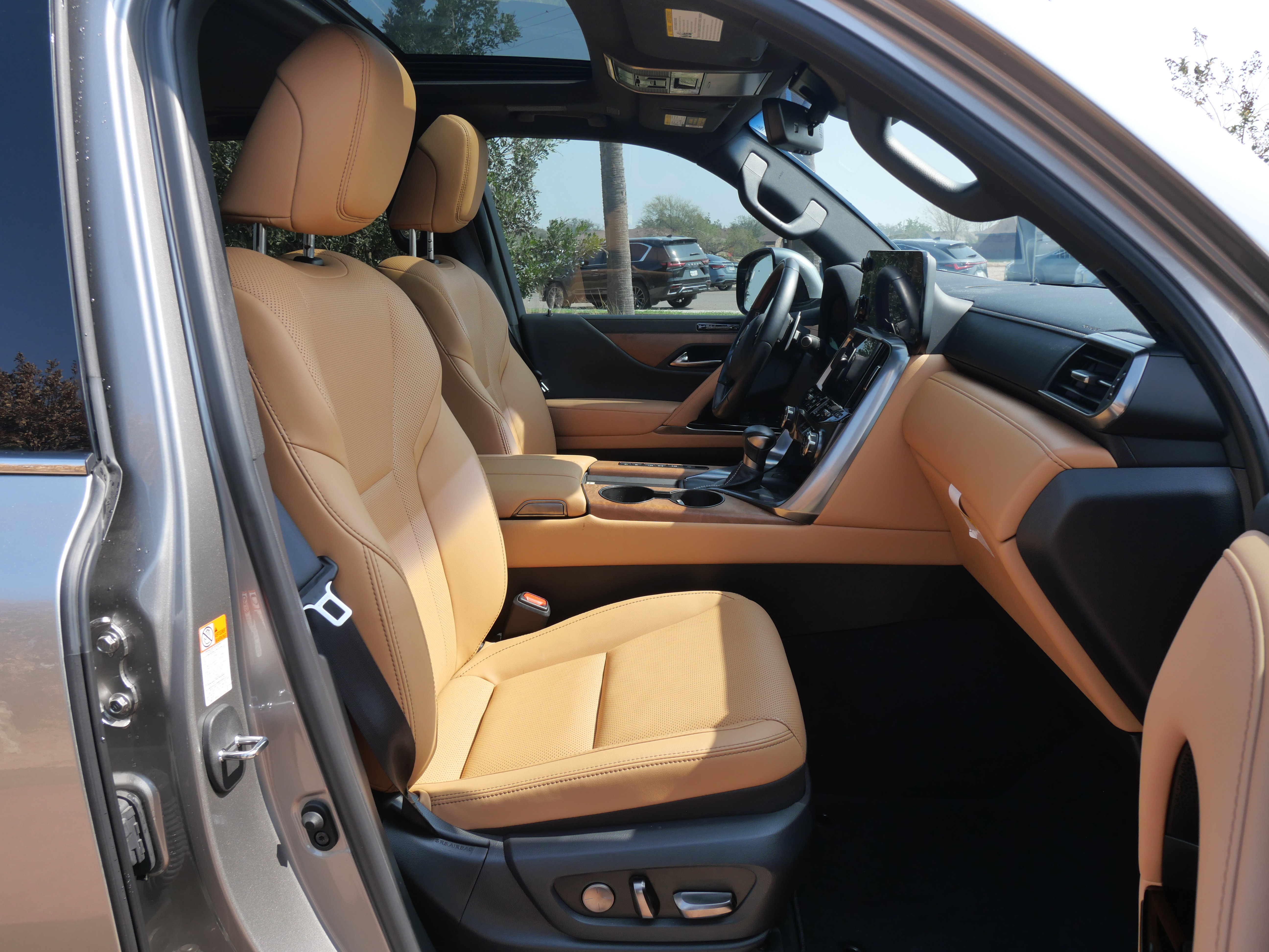 Certified 2024 Lexus LX 600 4WD w/ Luxury Package image 16