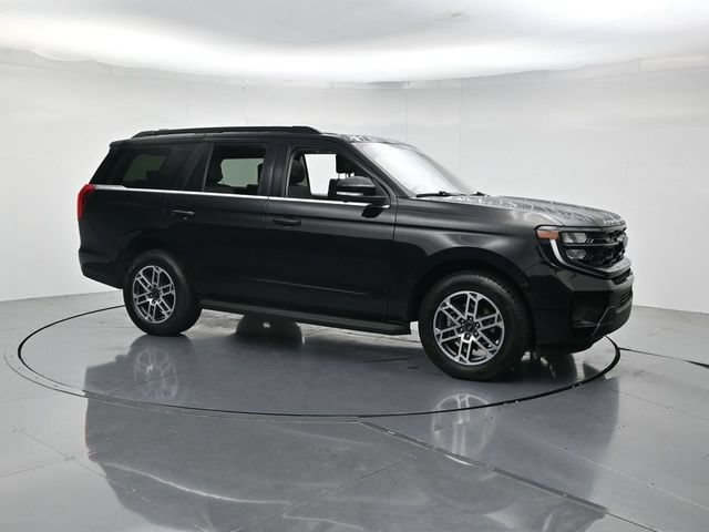 Certified 2025 Ford Expedition Active RWD image 3