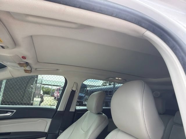 Used 2017 Ford Edge Titanium w/ Equipment Group 302A FWD image 9
