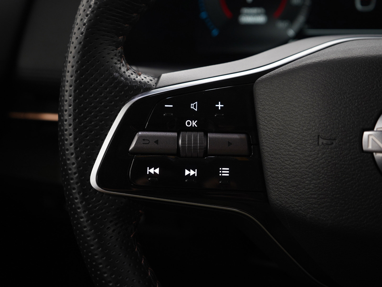 Used 2023 Nissan Ariya AWD image 24