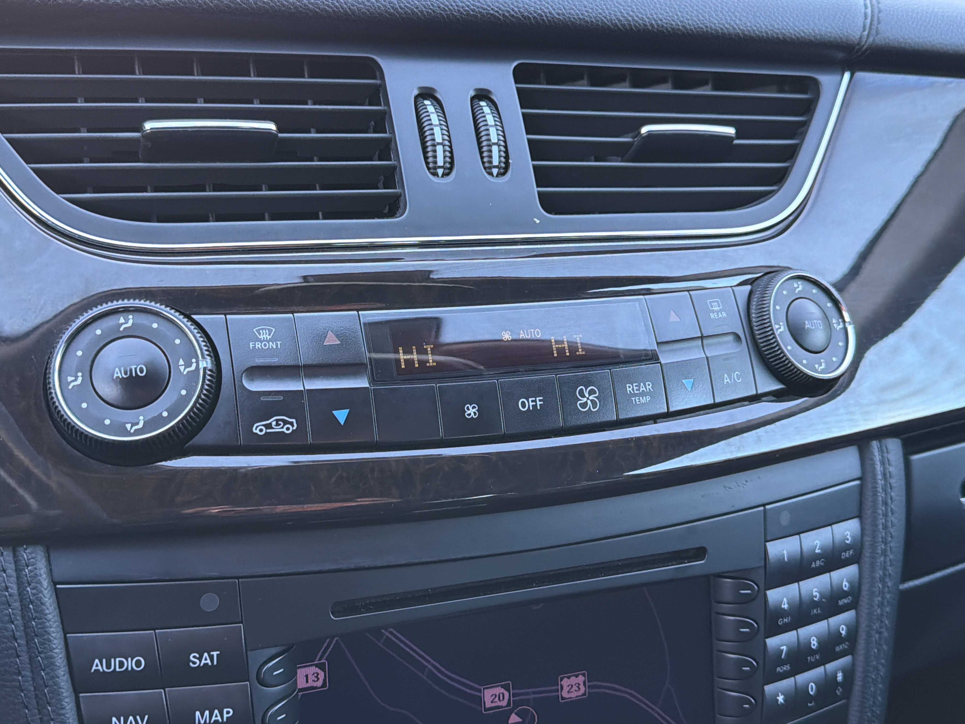 Used 2006 Mercedes-Benz CLS 500 image 31