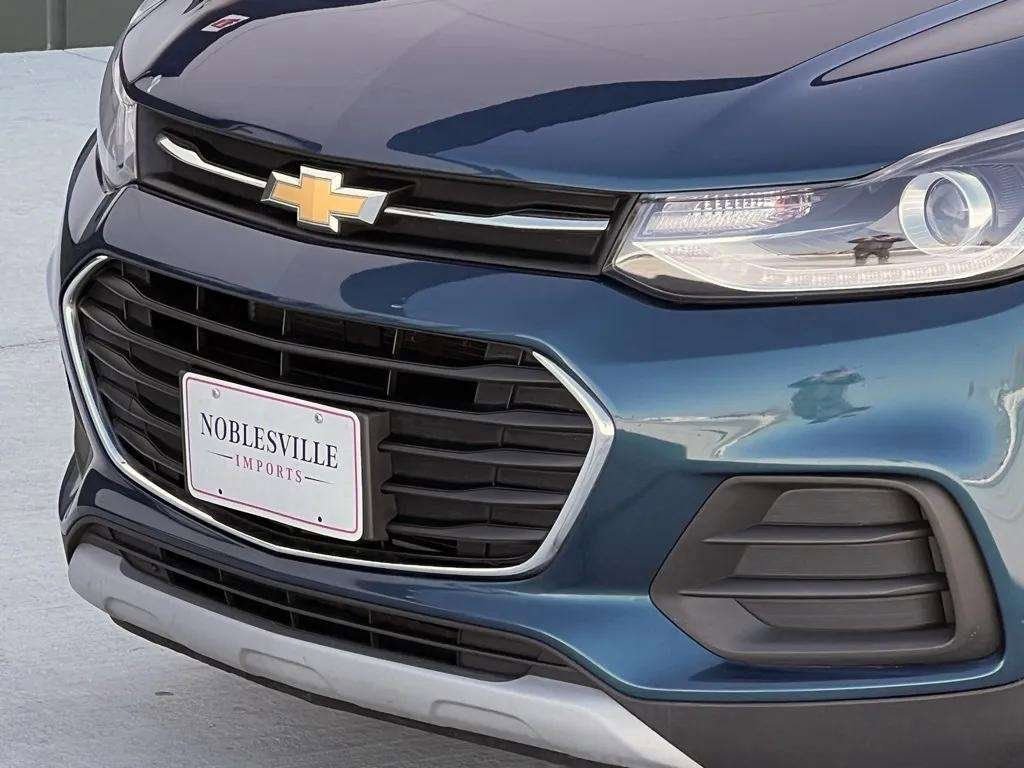 Used 2019 Chevrolet Trax LT w/ LT Convenience Package image 12