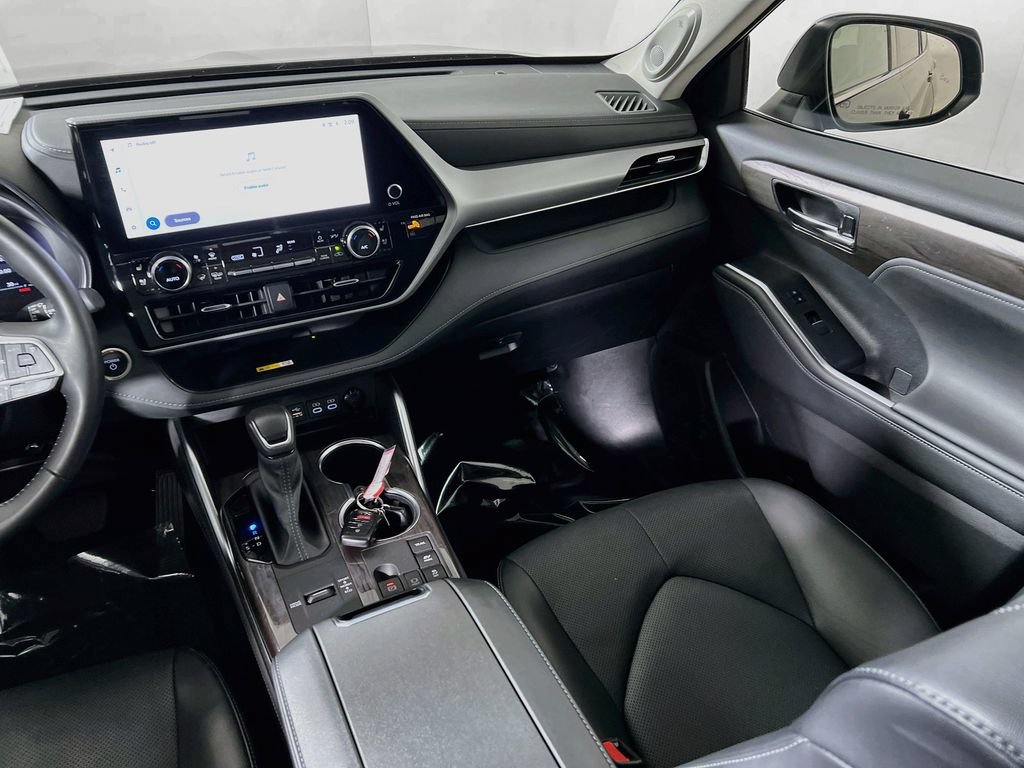 Certified 2024 Toyota Highlander Platinum AWD/4WD image 21