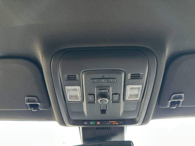 Used 2023 Chevrolet Suburban Premier image 28