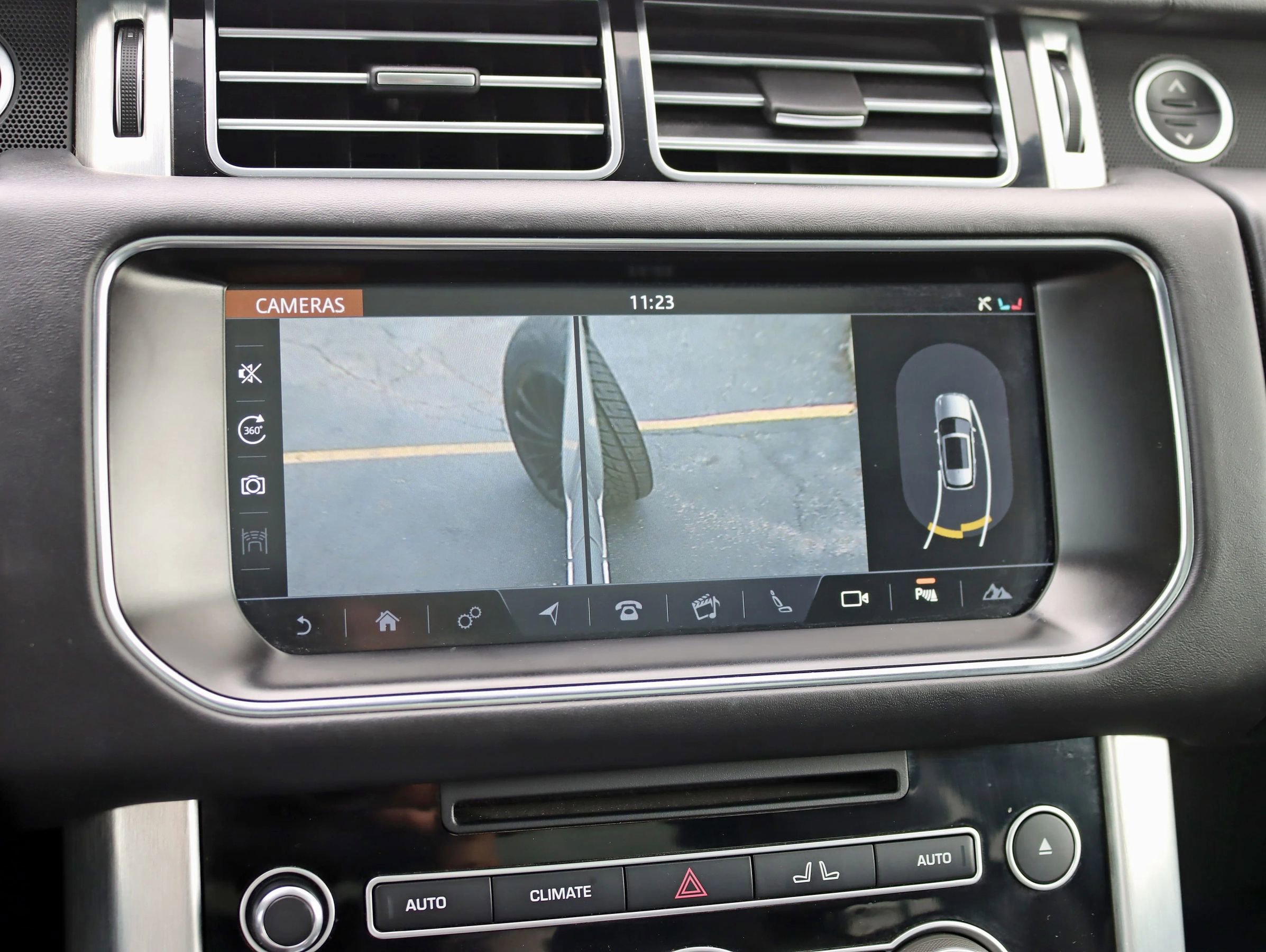 Used 2017 Land Rover Range Rover Supercharged image 23