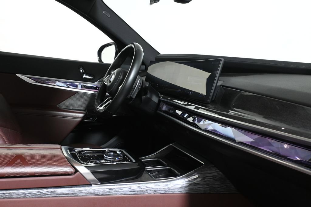 Certified 2024 BMW 760i xDrive AWD/4WD image 31