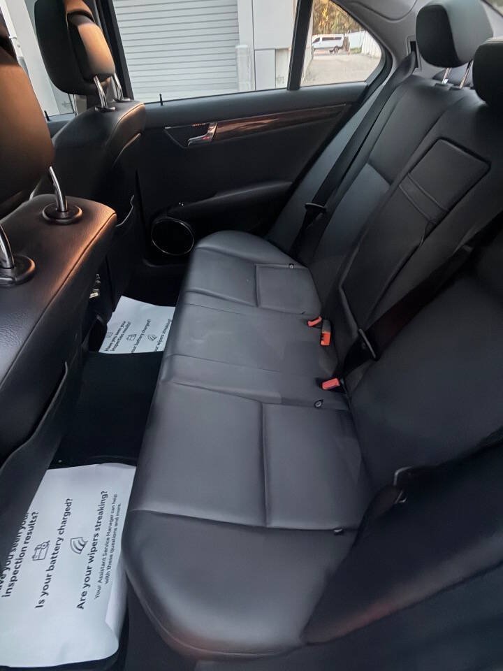 Used 2011 Mercedes-Benz C 300 4MATIC Sedan image 12