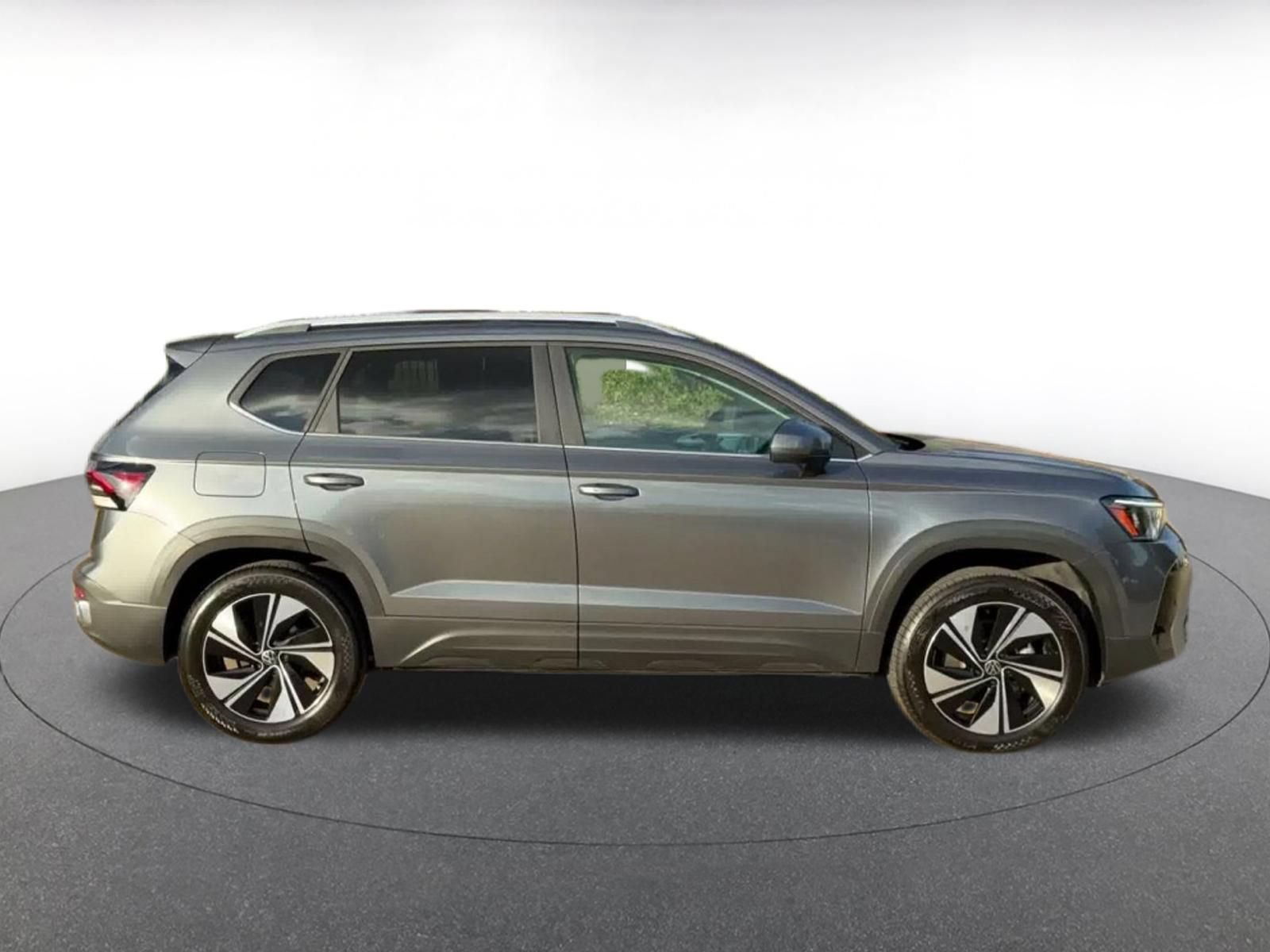 Used 2026 Volkswagen Taos SE AWD/4WD image 15