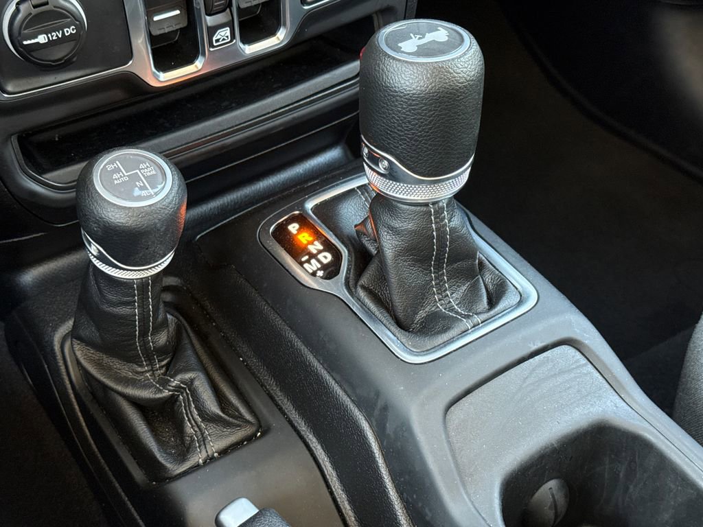 Used 2025 Jeep Wrangler Unlimited Sahara image 24