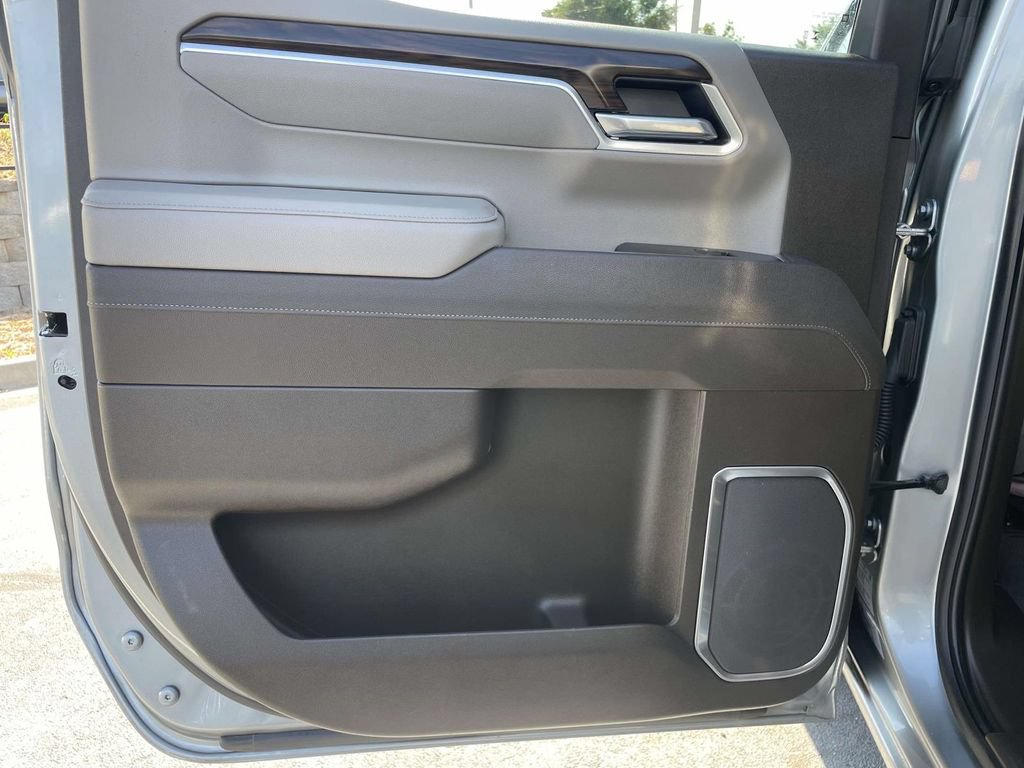 Used 2025 GMC Sierra 1500 SLT RWD image 11