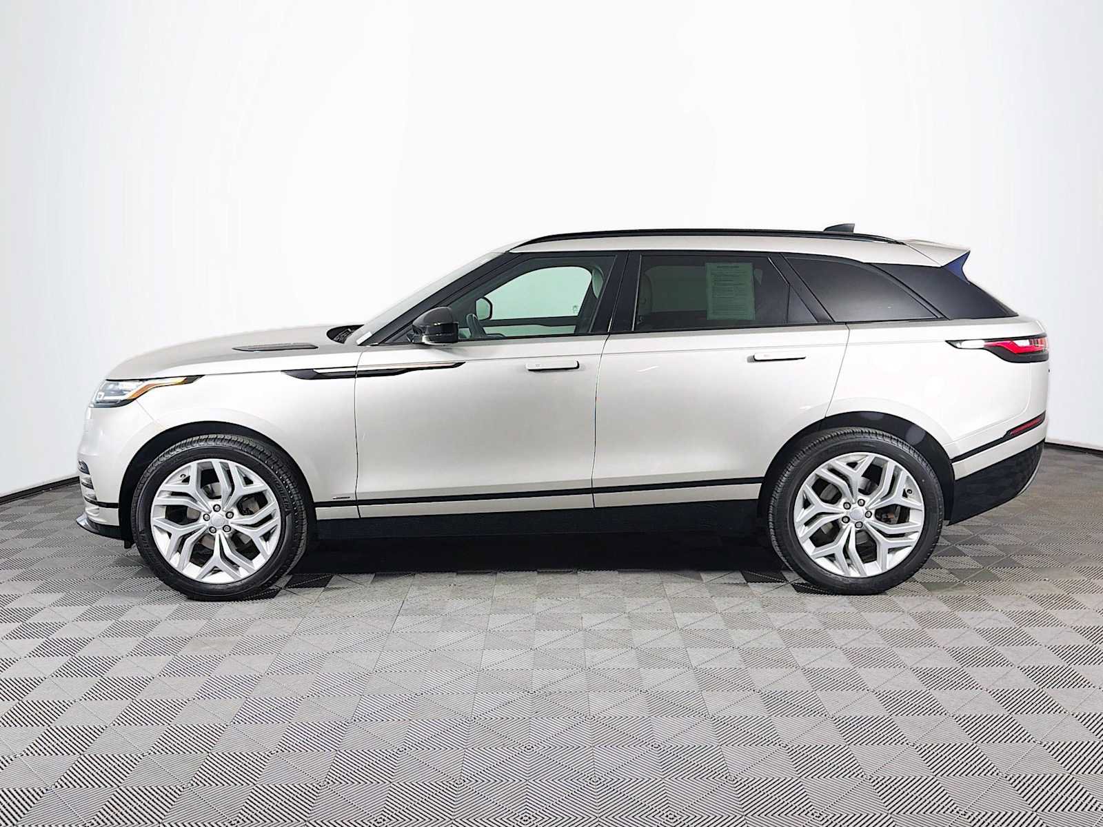 Used 2020 Land Rover Range Rover Velar R-Dynamic S AWD/4WD image 8