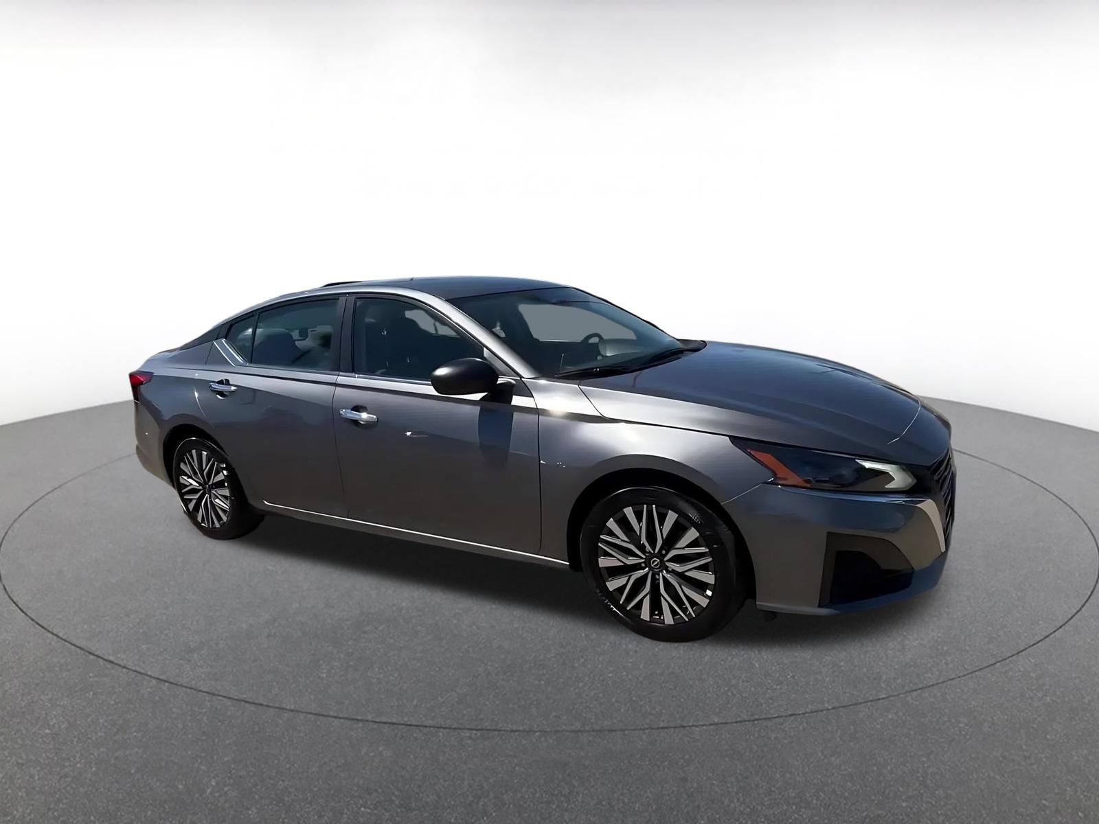 Used 2025 Nissan Altima 2.5 SV FWD video 2