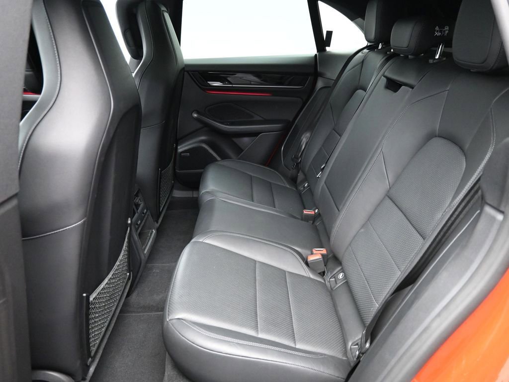 Certified 2025 Porsche Macan Electric image 9