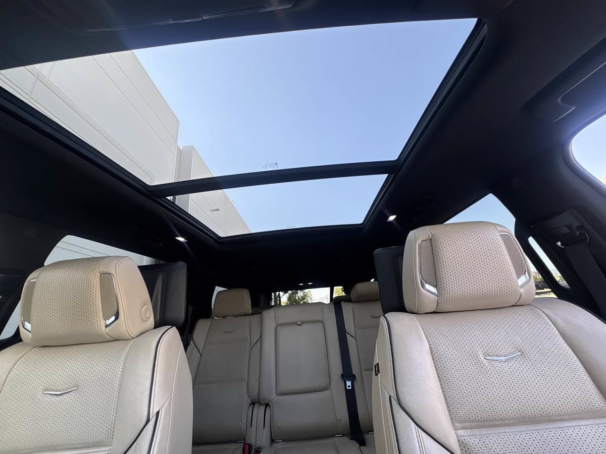 Used 2021 Cadillac Escalade ESV Premium Luxury w/ Driver Assist Tech Package RWD image 32