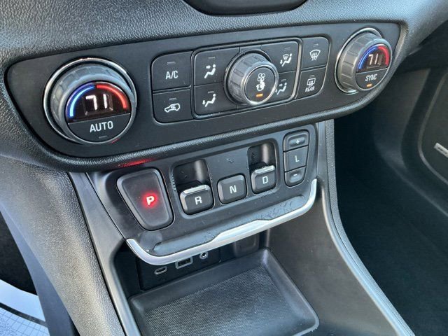 Used 2019 GMC Terrain SLT w/ Infotainment Package II image 25