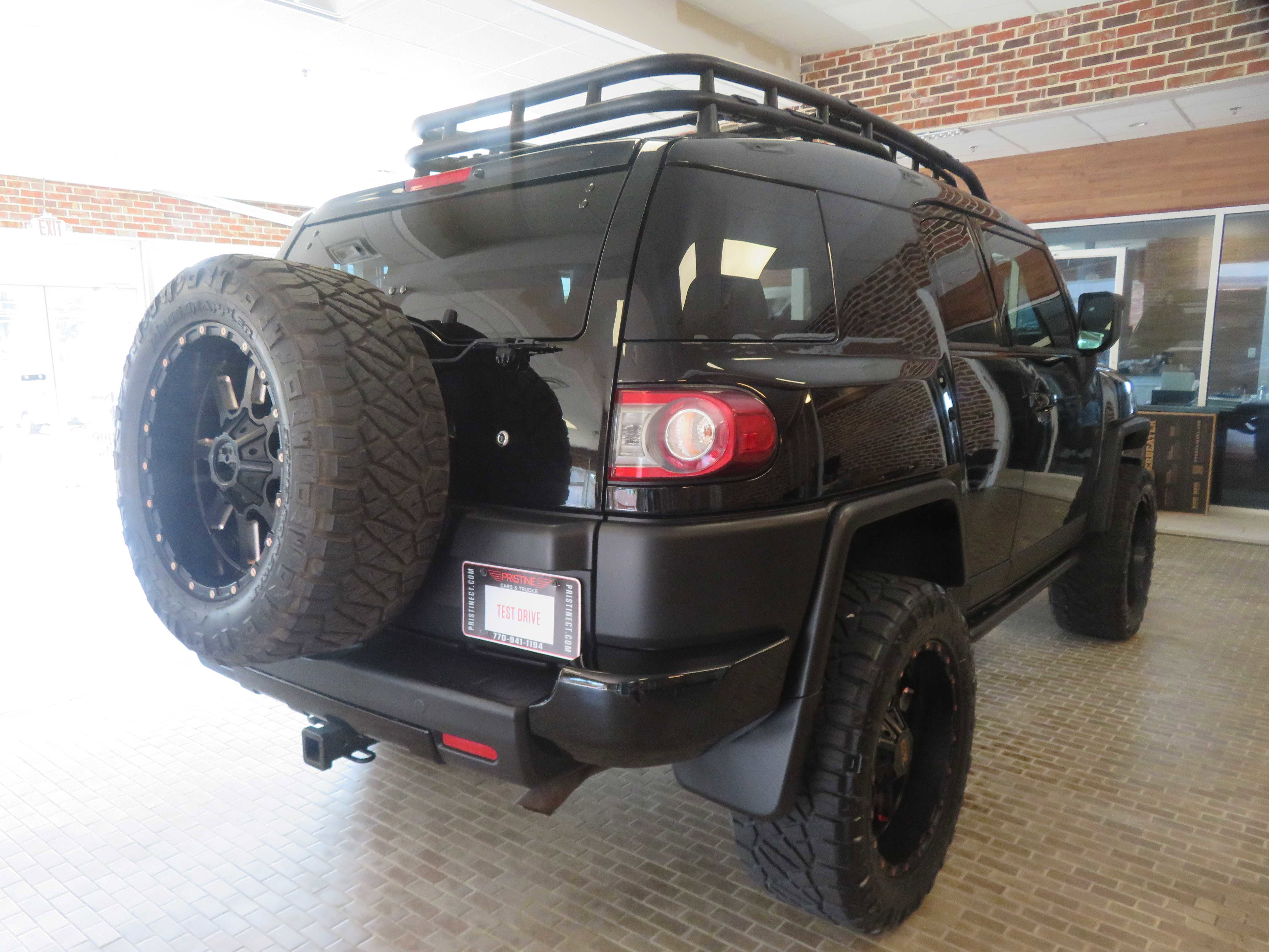 Used 2014 Toyota FJ Cruiser 4WD w/ Upgrade Package image 5