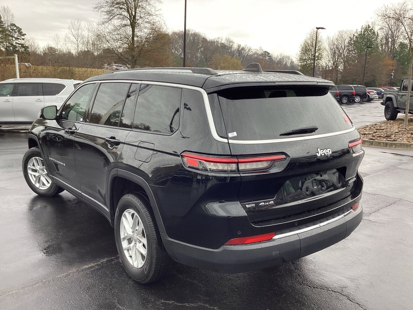 Used 2022 Jeep Grand Cherokee L Laredo w/ Luxury Tech Group I image 3