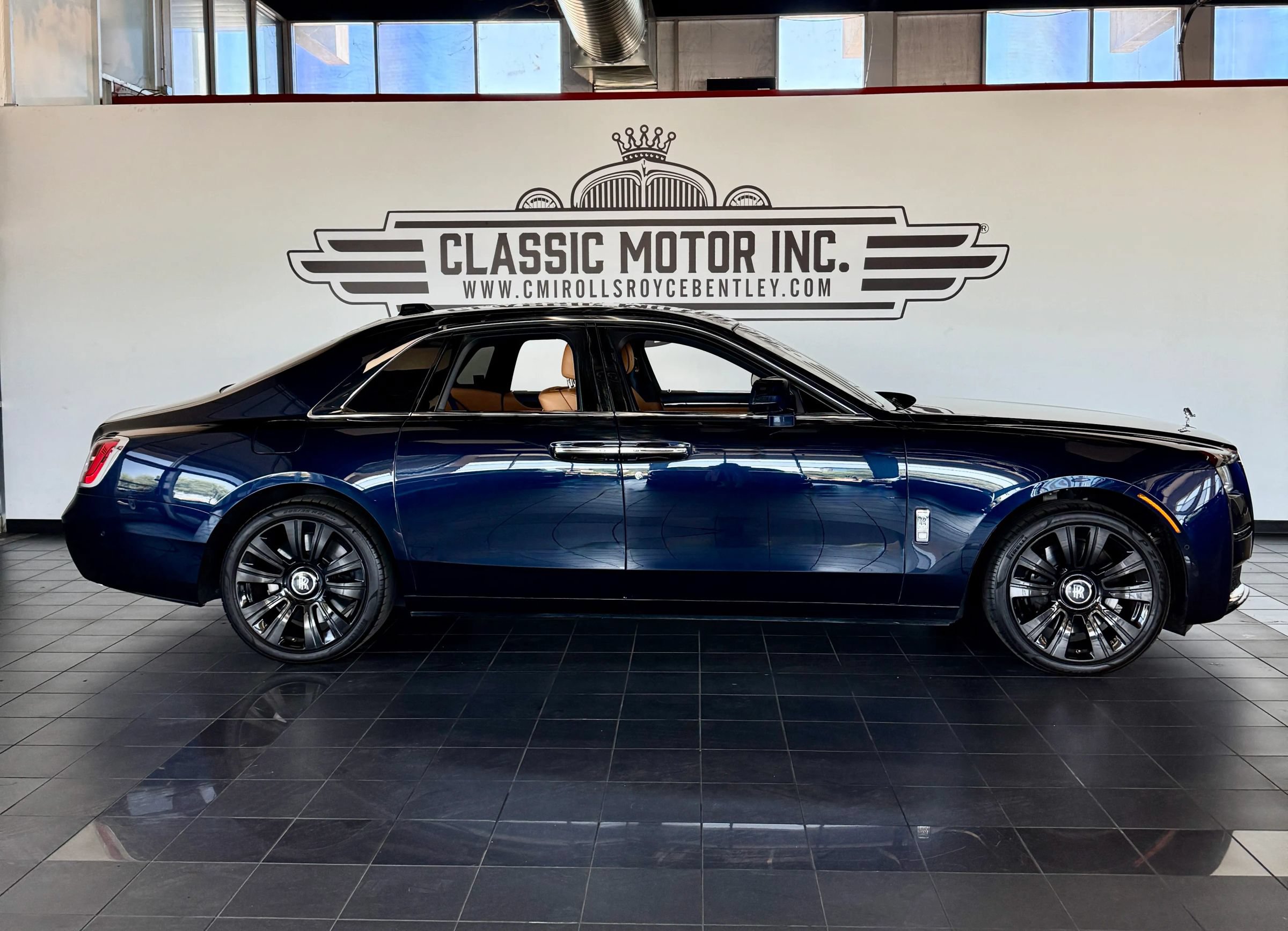 Used 2021 Rolls-Royce Ghost AWD/4WD image 2