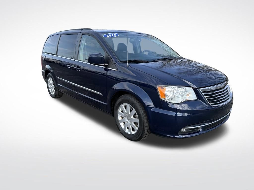 Used 2016 Chrysler Town & Country Touring image 8