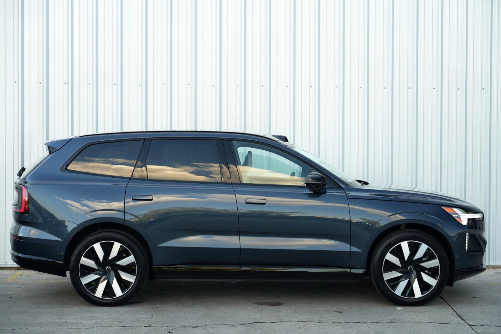 Used 2025 Volvo EX90 Ultra image 58