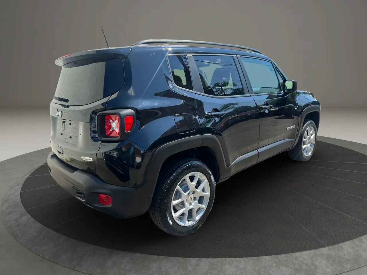 Used 2022 Jeep Renegade Latitude AWD/4WD image 5