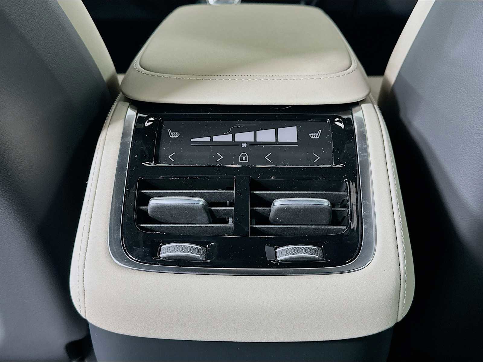 New 2026 Volvo XC90 B5 Core AWD/4WD image 24