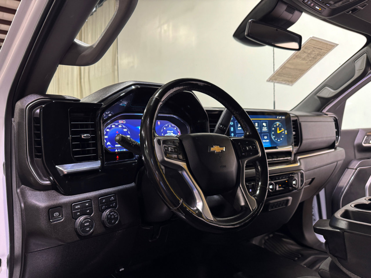 Used 2024 Chevrolet Silverado 3500 LT w/ Convenience Package image 10