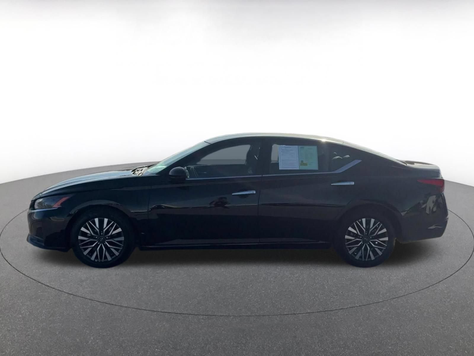 Used 2025 Nissan Altima 2.5 SV FWD image 8