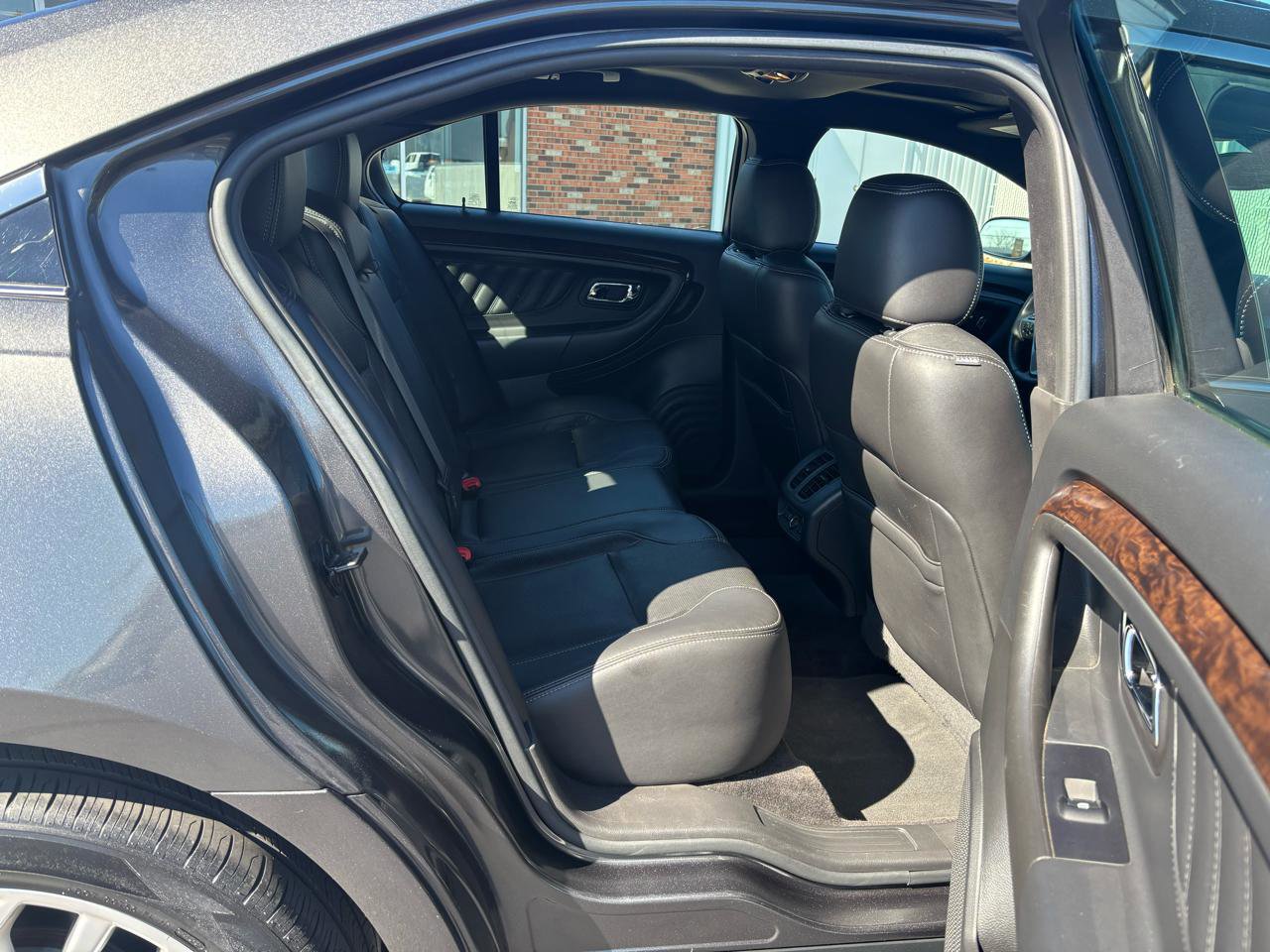 Used 2018 Ford Taurus Limited w/ Driver Assist Package image 12