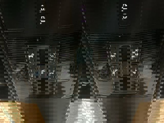 Used 2022 Volkswagen Tiguan SE R-Line image 21