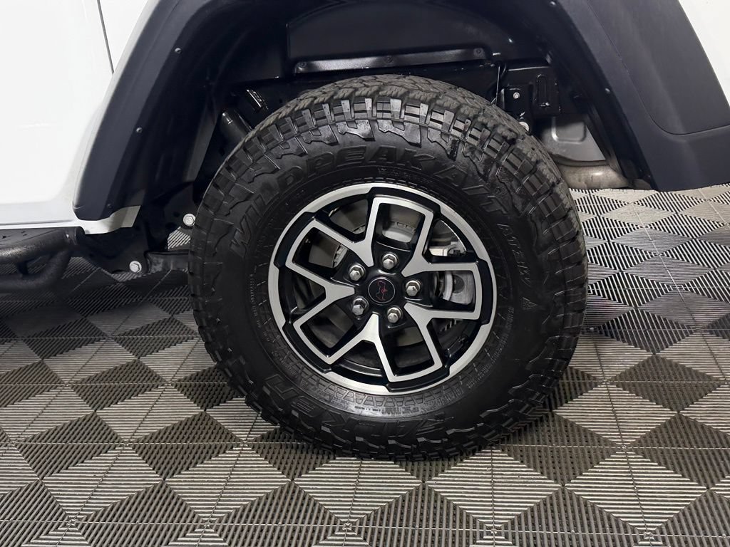 Certified 2025 Jeep Gladiator Rubicon w/ Convenience Group AWD/4WD image 11