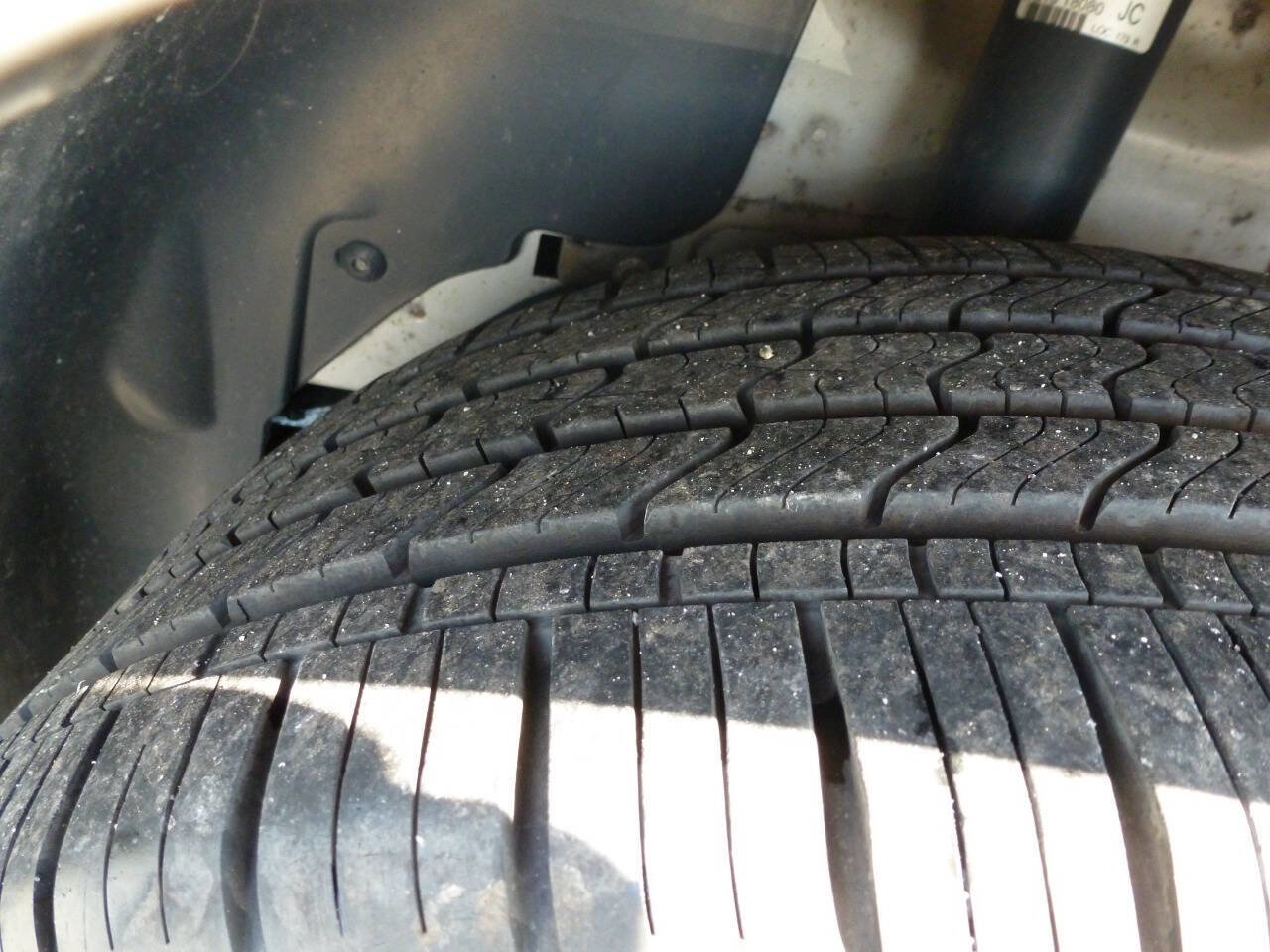 Used 2017 Ford Taurus SEL FWD image 37