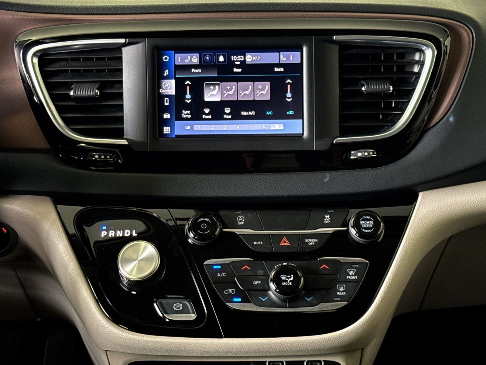 Used 2024 Chrysler Voyager LX FWD image 20