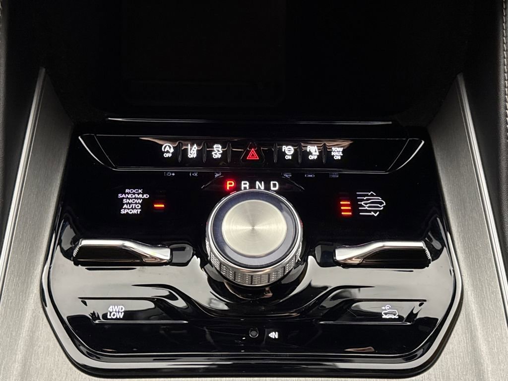 Used 2025 Jeep Wagoneer Series II w/ Convenience Group I AWD/4WD image 19