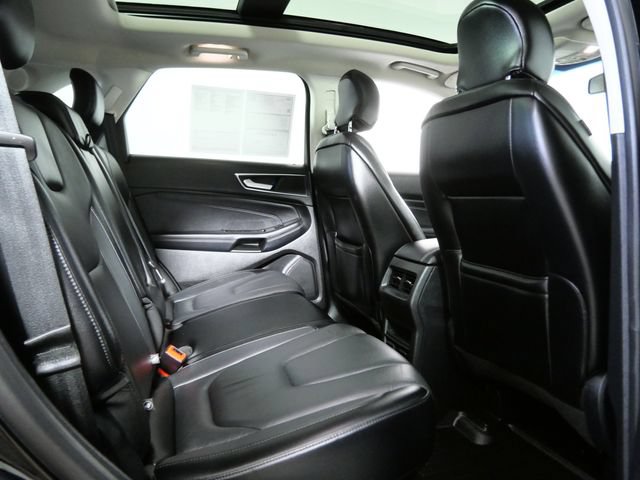 Certified 2018 Ford Edge Titanium w/ Technology Package AWD/4WD image 12