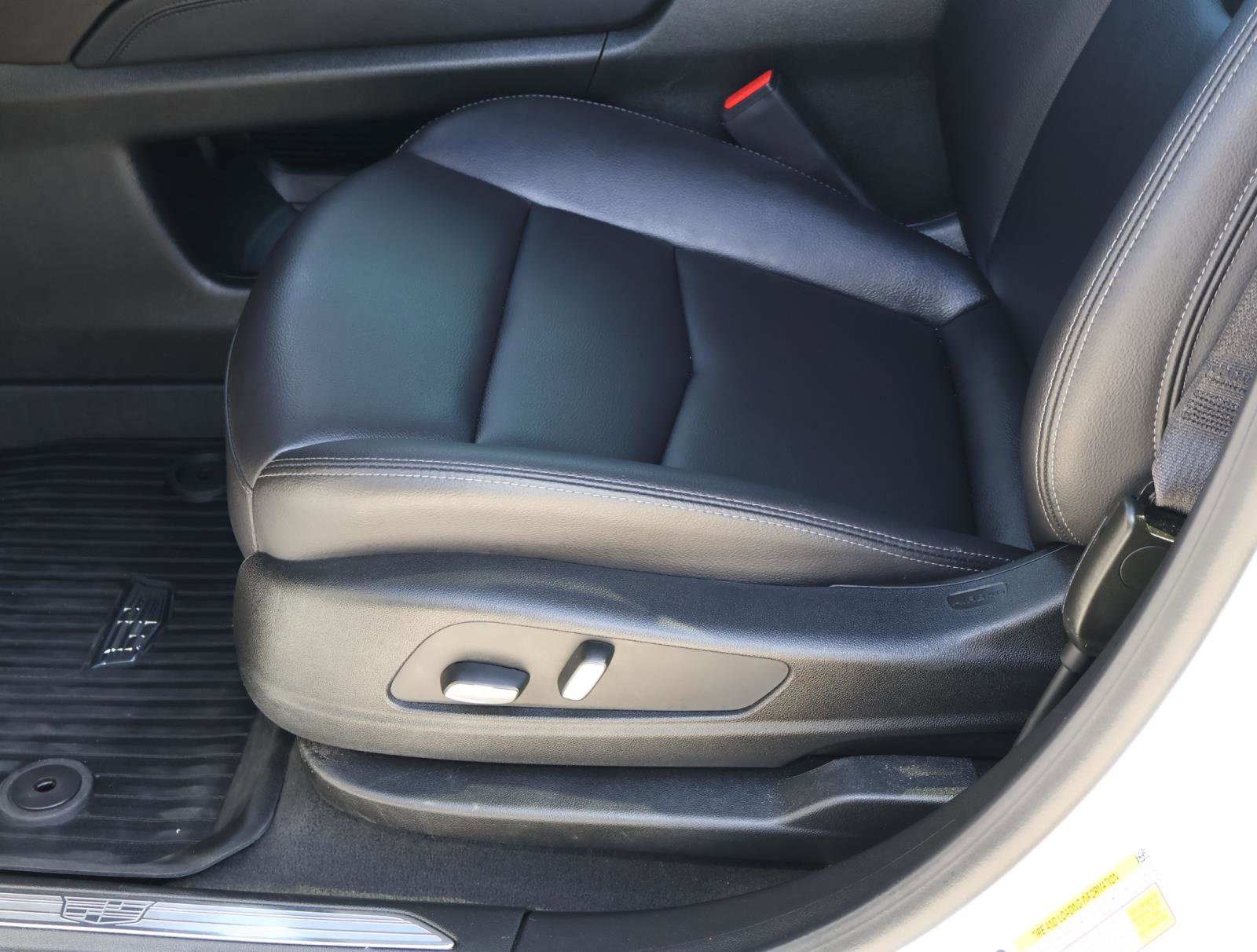 Used 2025 Cadillac XT5 Luxury w/ LPO, Floor Liner Package image 18