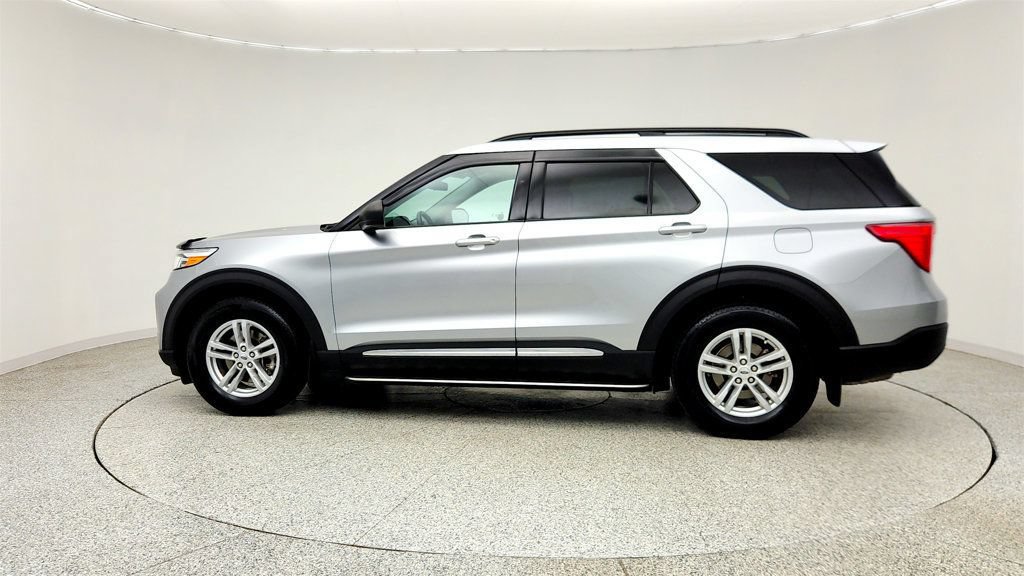 Used 2021 Ford Explorer XLT w/ Equipment Group 202A AWD/4WD image 8