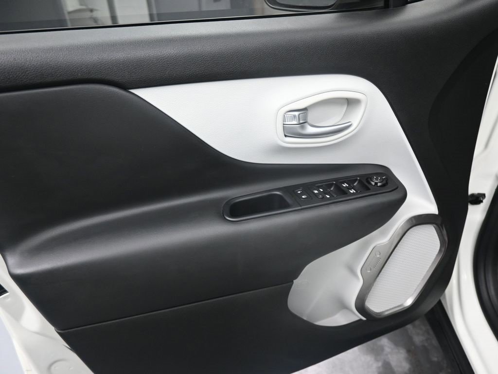 Used 2022 Jeep Renegade Latitude image 13