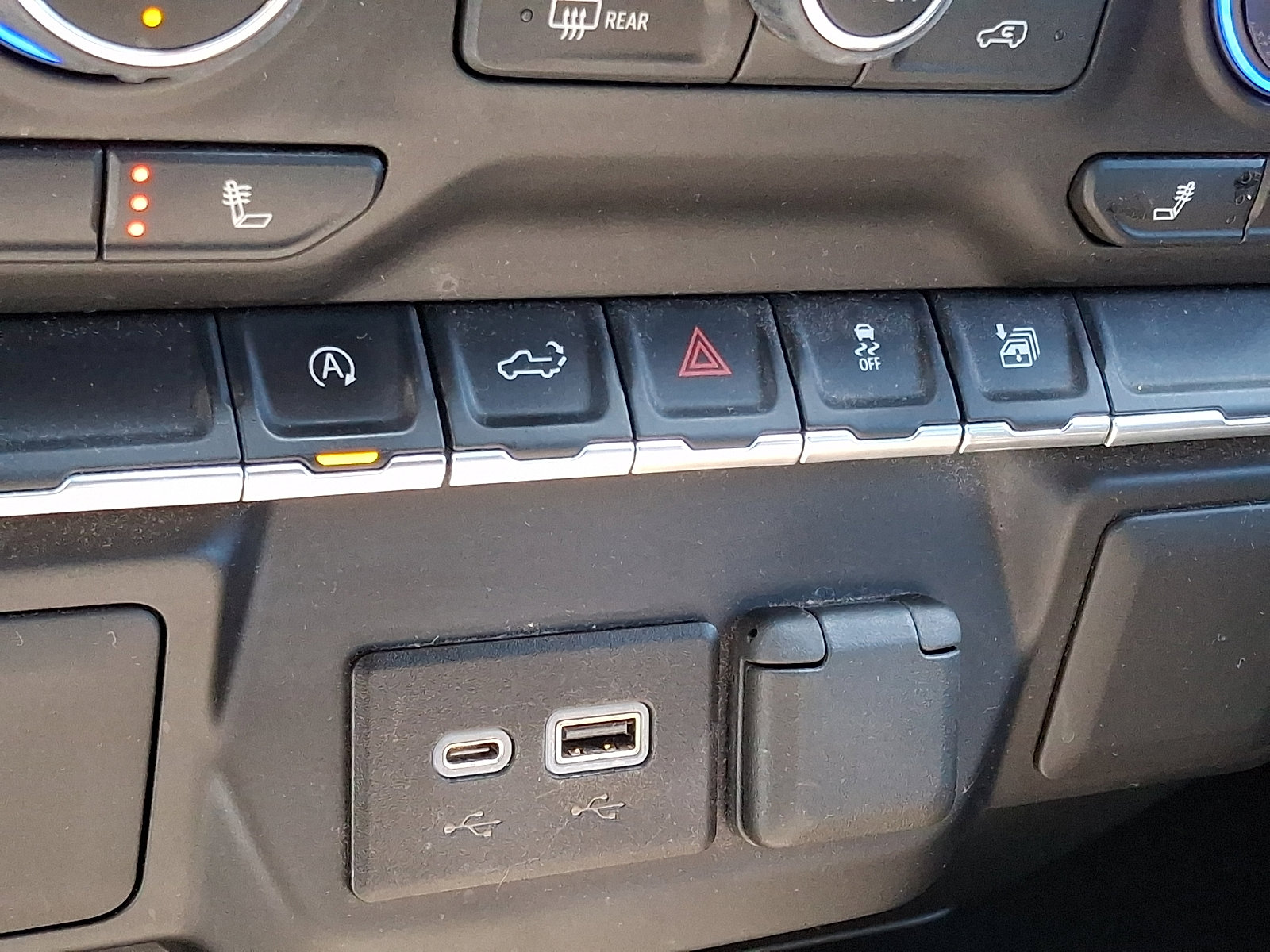 Used 2022 Chevrolet Silverado 1500 LT AWD/4WD image 24