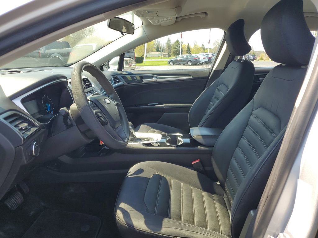 Used 2015 Ford Fusion SE FWD image 8