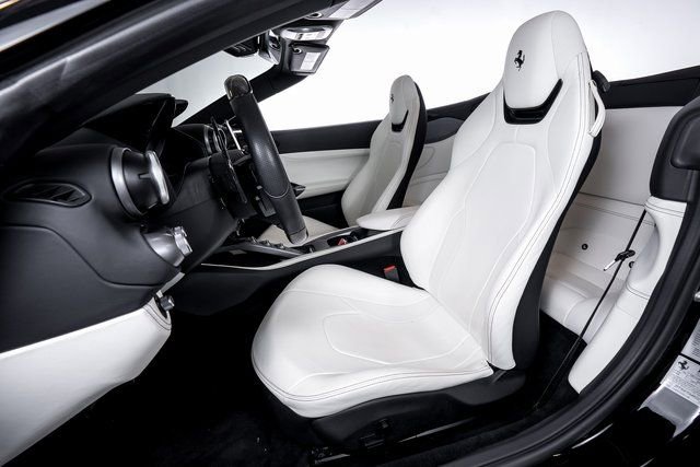 Certified 2019 Ferrari Portofino image 4
