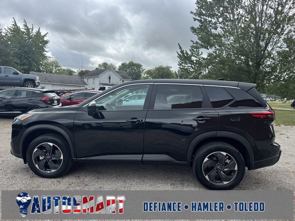 Used 2025 Nissan Rogue SV image 8